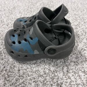Kids Clog Shoes - Black and Blue